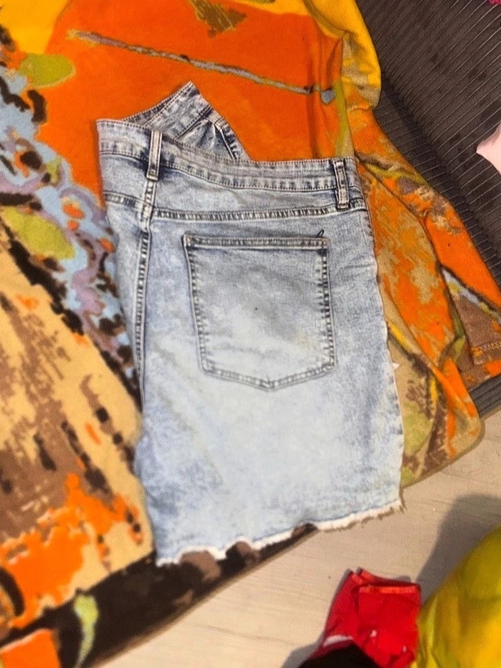 No Boundaries Distressed Blue Jean Shorts